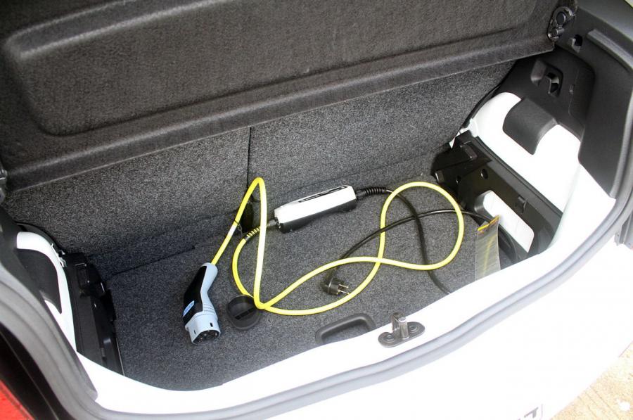  Volkswagen e-up! 2013 года  (фото 41 из 45)